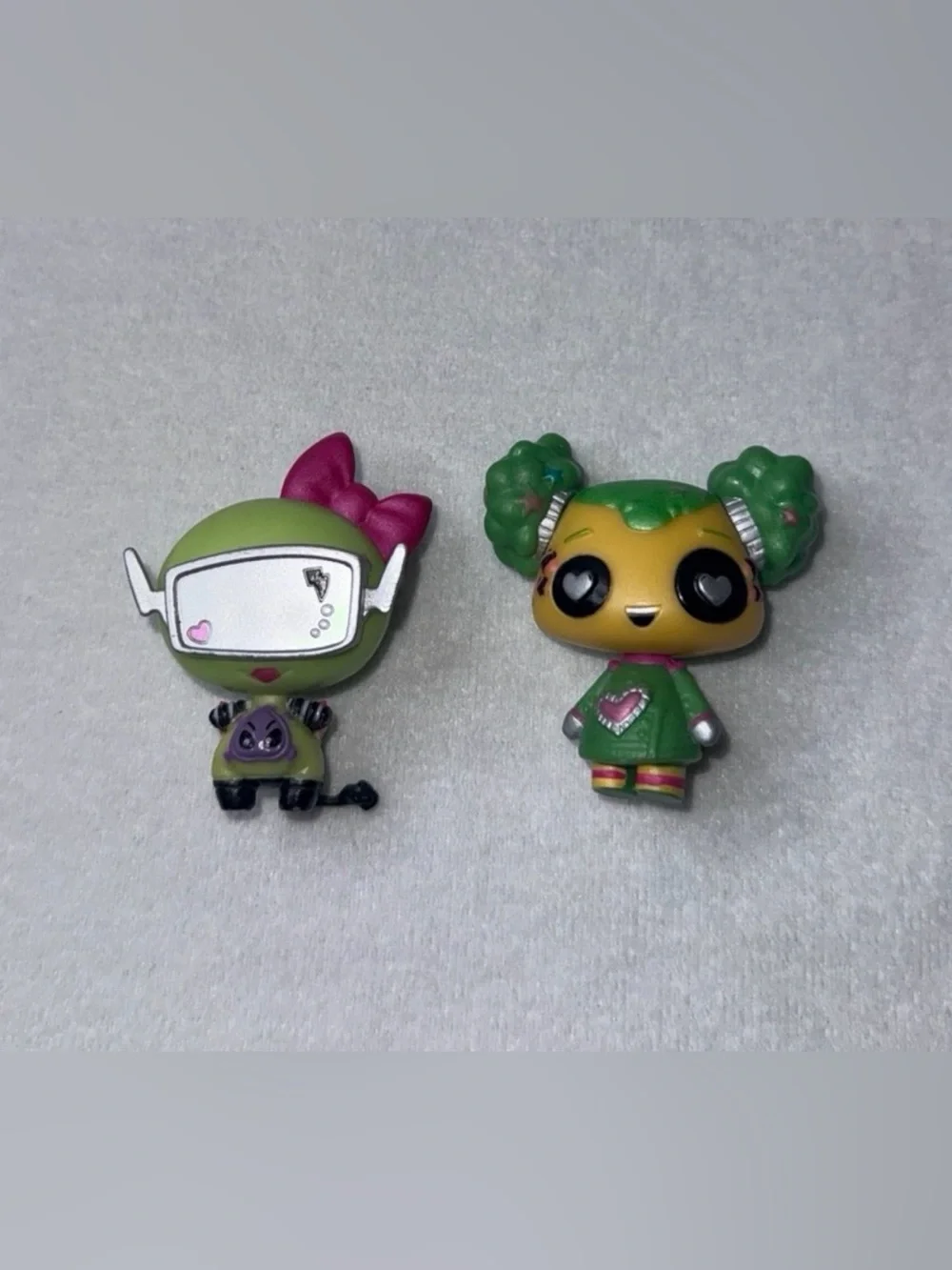 Cute Green Pink Heart Vinyl Collectible Figure Set